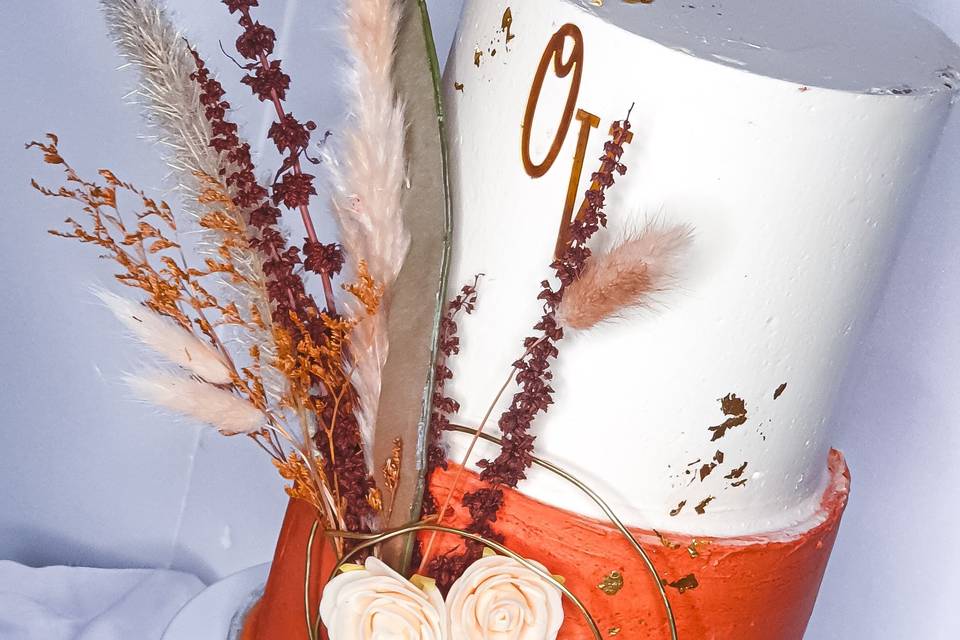 Wedding cake orange pampas