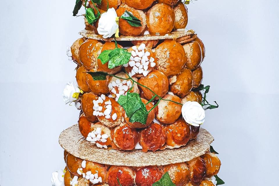 Croquembouche