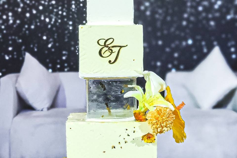 Wedding cake jaune