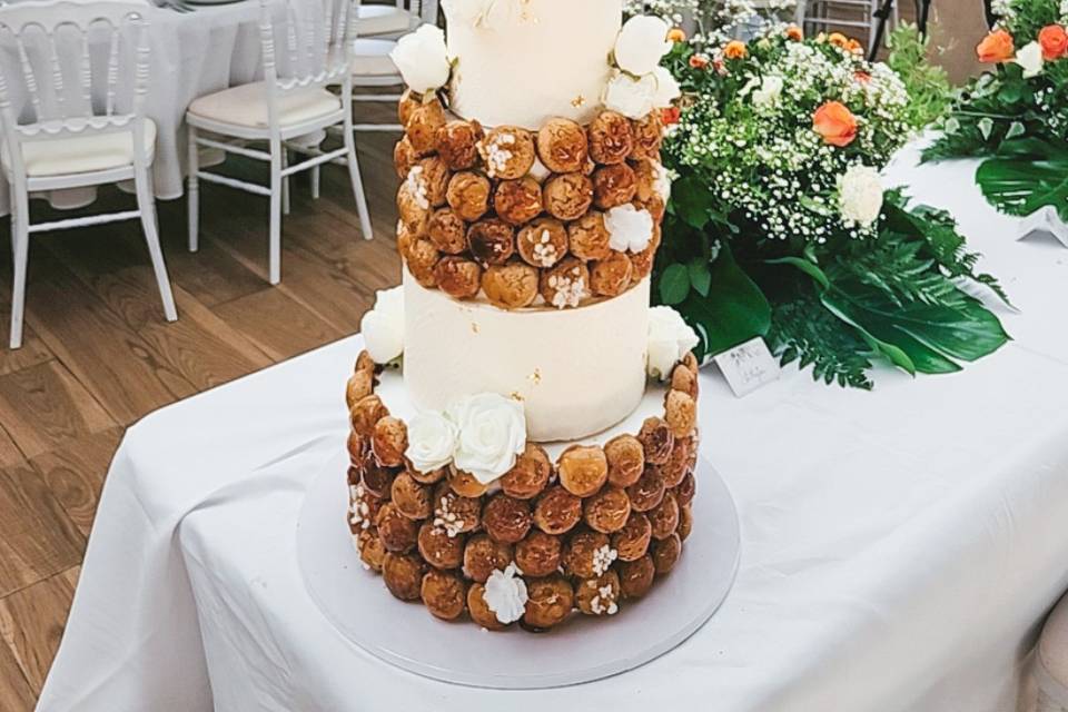 Pièce montée choux et gâteau