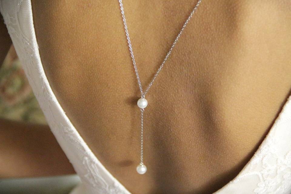 Collier dos nus perles