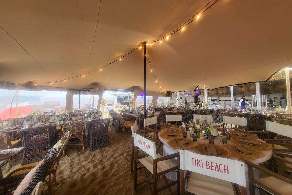 Table des mariés sur la plage