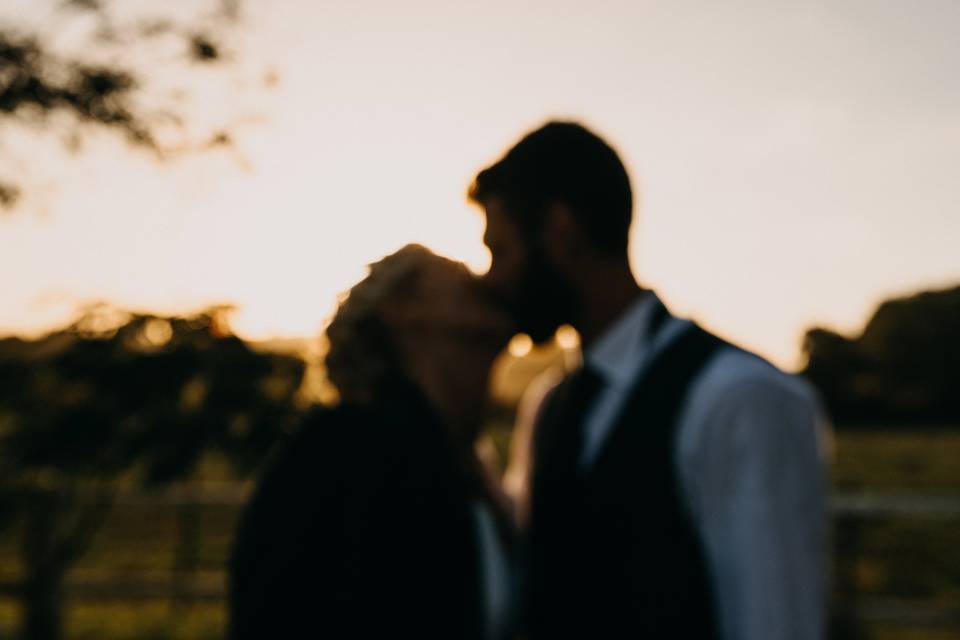 Couple au coucher du soleil