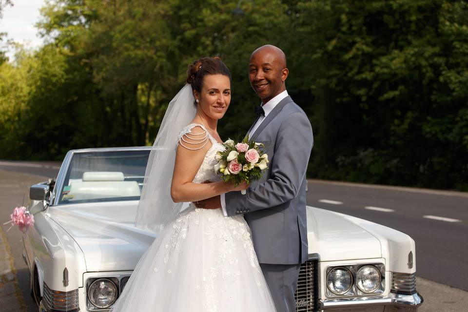 Mariage en Cadillac blanche