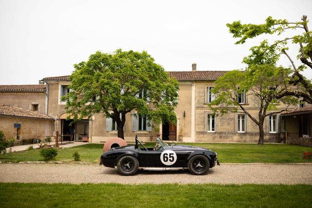 Voiture et façade