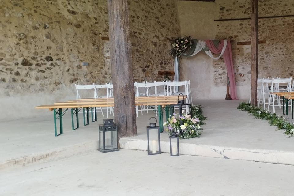 Mariage pastel violet : allée