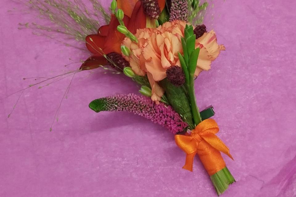 Orange fuchsia: boutonnière