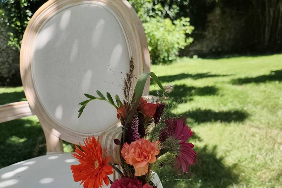 Orange fuchsia: chaise mariés