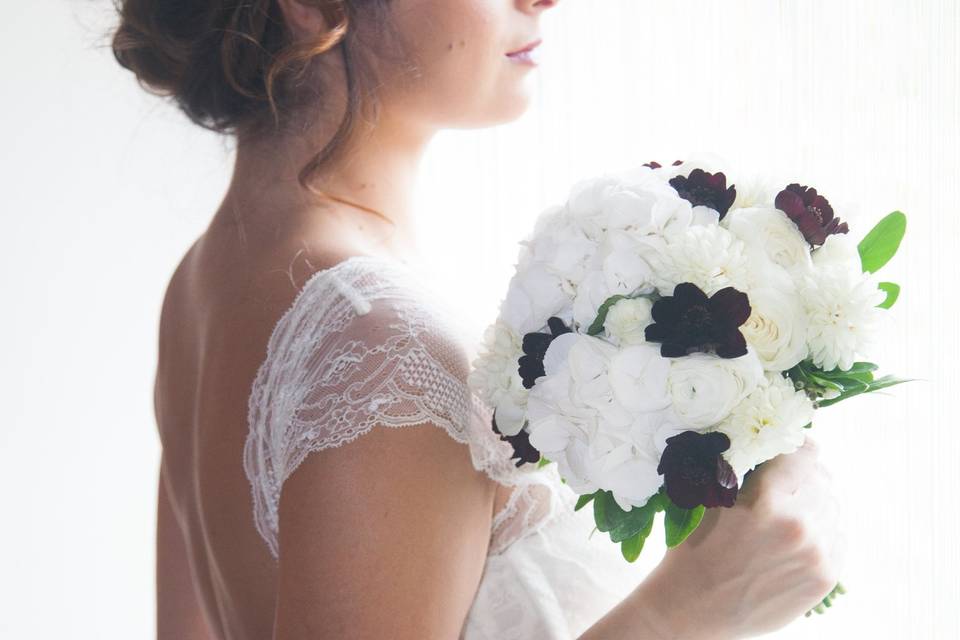 Une mariée en noir et blanc