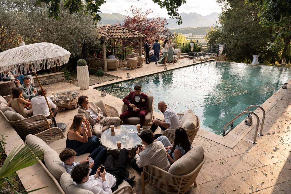 Mariage autour de la piscine