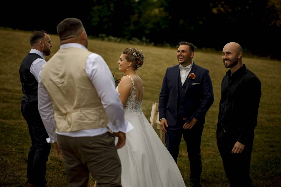 Les mariés et leurs invités