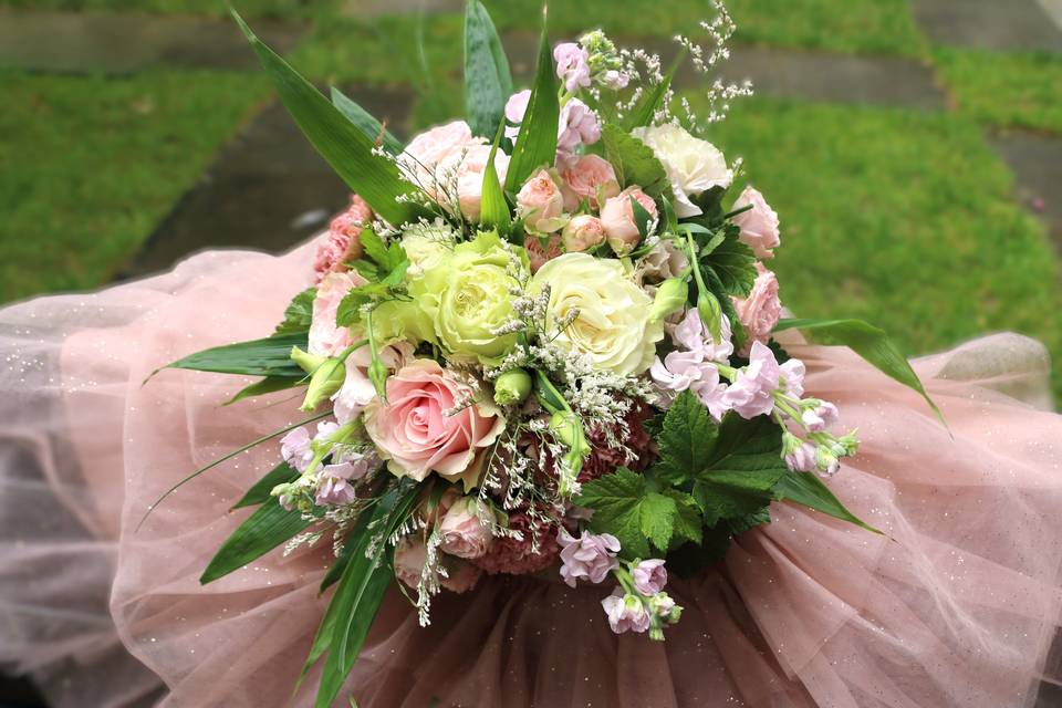 Bouquet de mariée blanc rose