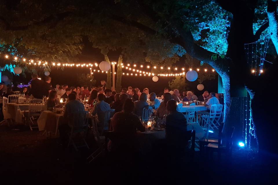 Repas extérieur bord de lac