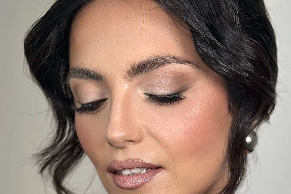 Maquillage + coiffurehttps://c