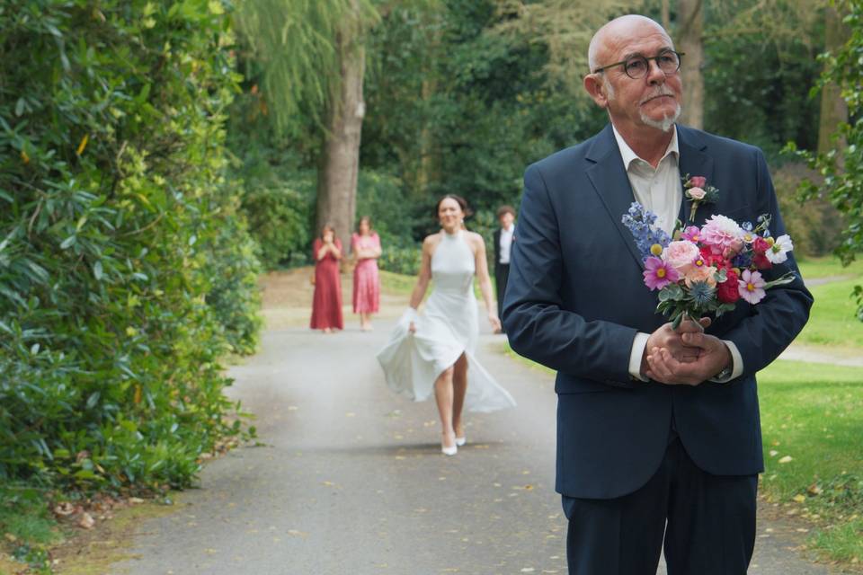 Le père découvre la mariée