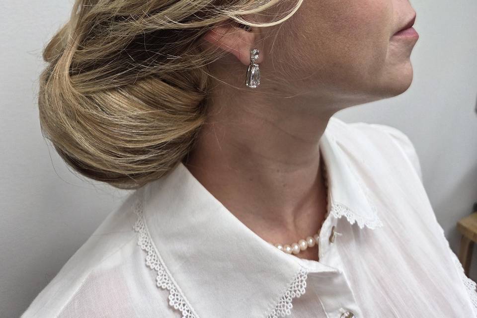Chignon bas de nuque côté