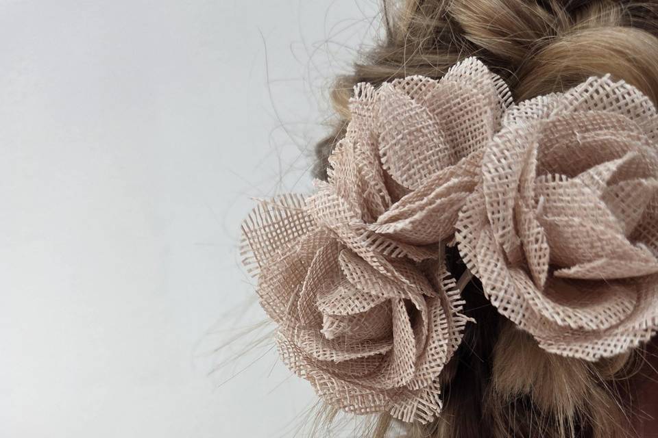 Chignon bas tresses roses nude