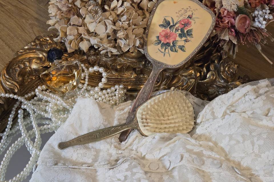 Brosse vintage perles dentelle