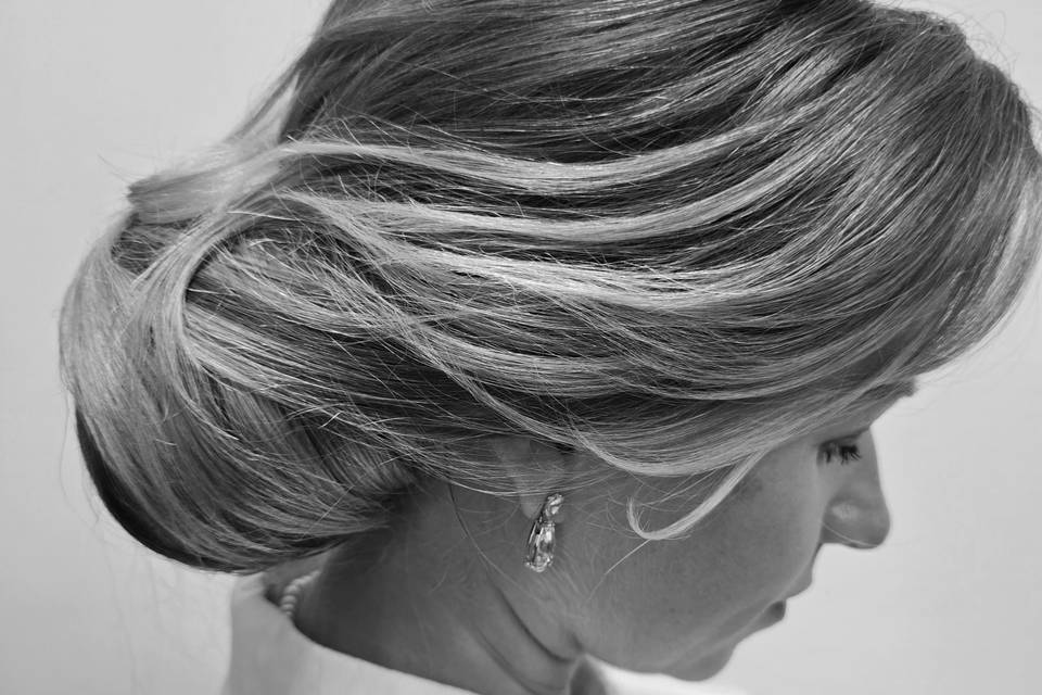 Chignon bas de nuque côté