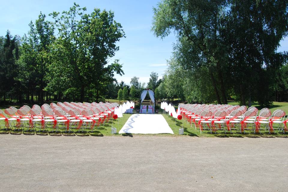 Déco cérémonie rouge et blanc