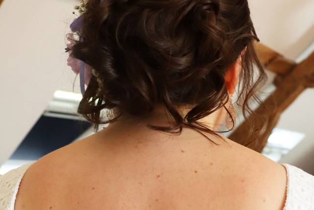 Coiffure attachée flou !