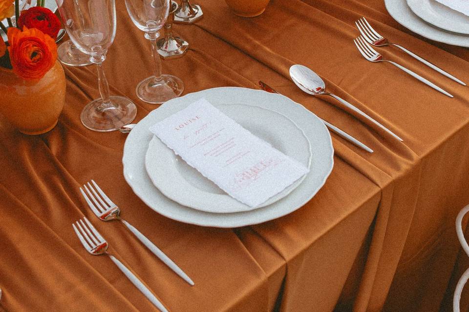 Table moderne orangé