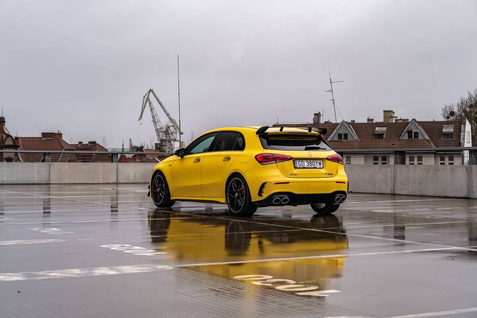 Mercedes A45s AMG  Jaune