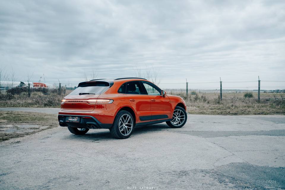 Porsche Macan 2022 Orange