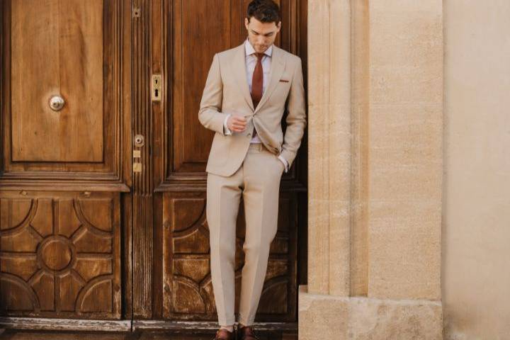 Costume beige mariage