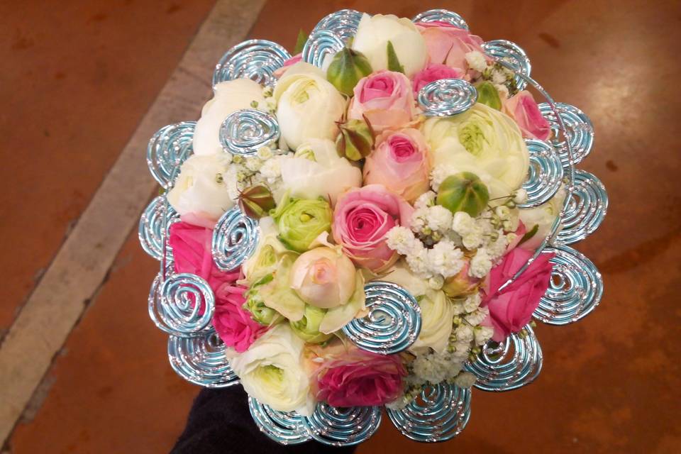 Bouquet rond fleurs et metal