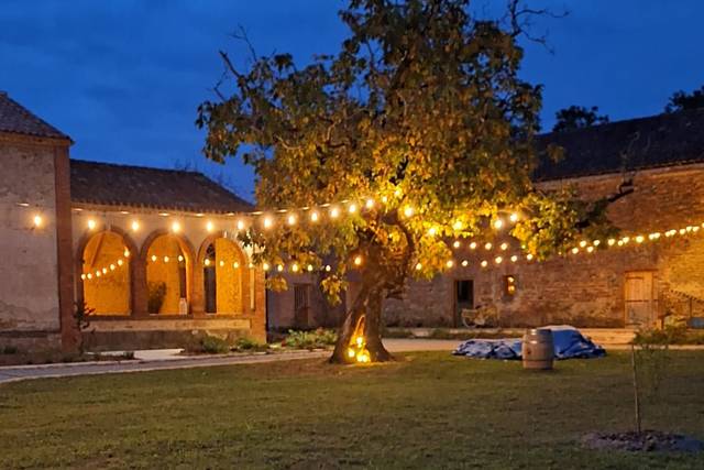 Cour du gîte la nuit
