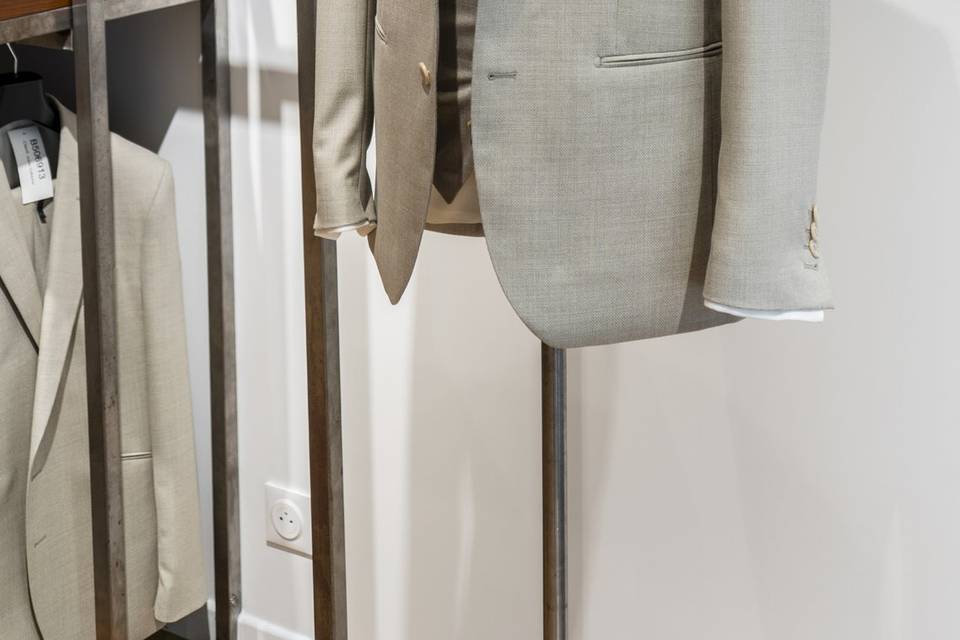 Detail_Costume gris clair