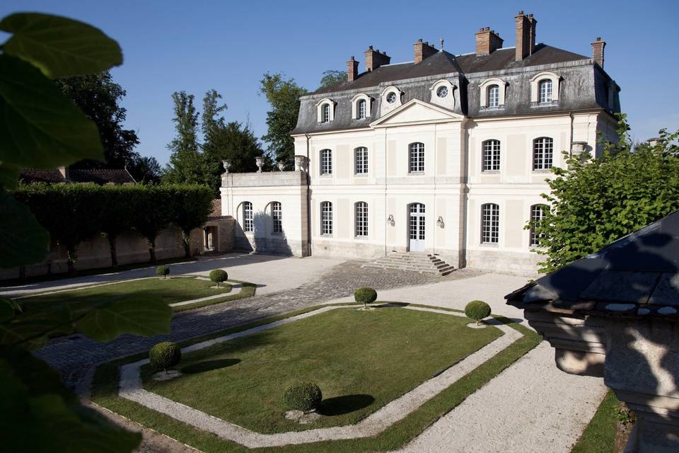 Cour d'Honneur Château d'Aunoy