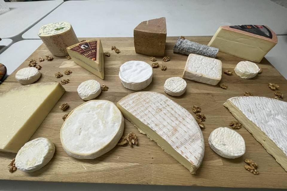 Plateau de fromages en buffet