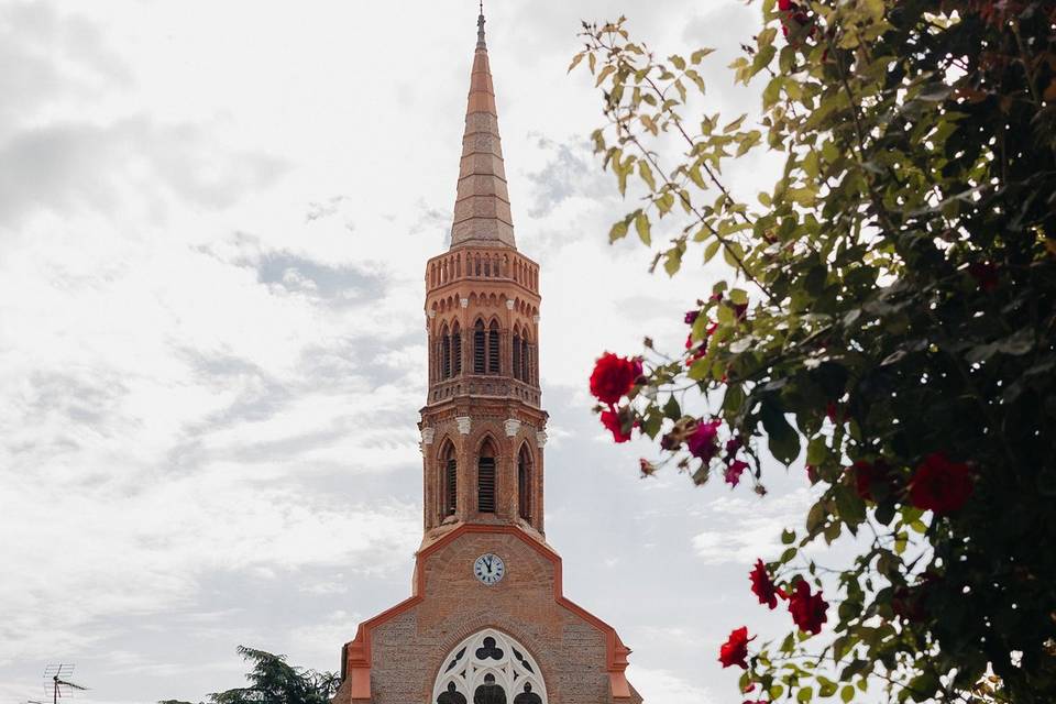 Église en face du château