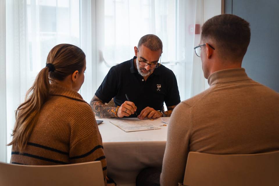 SIGNATURE AVEC LES CLIENTS