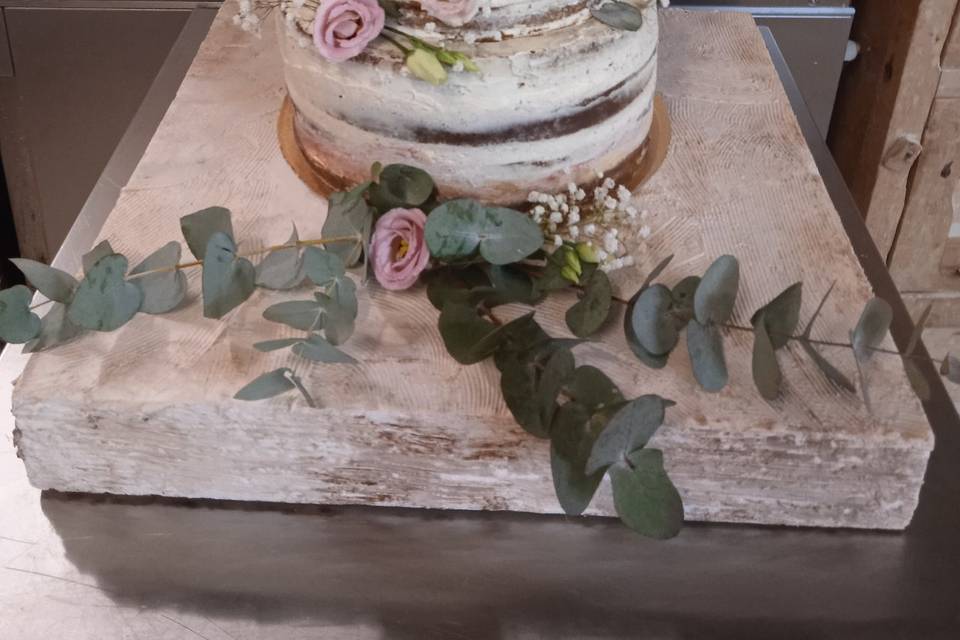 Nude cake