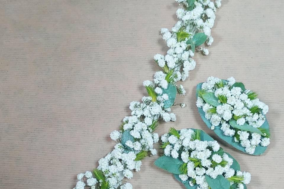 Couronne et barrettes fleurie