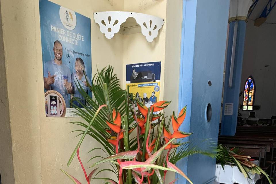 Pendula et fleurs tropicales