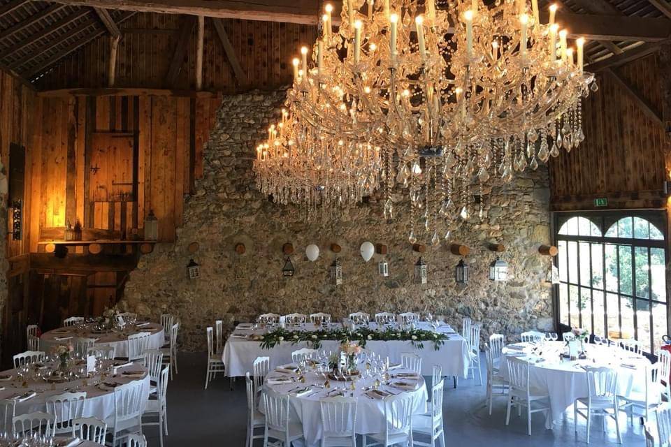 Intérieur grange à mariage