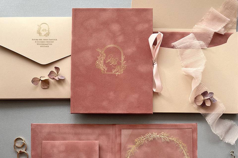 Coffret velours rose avec mono
