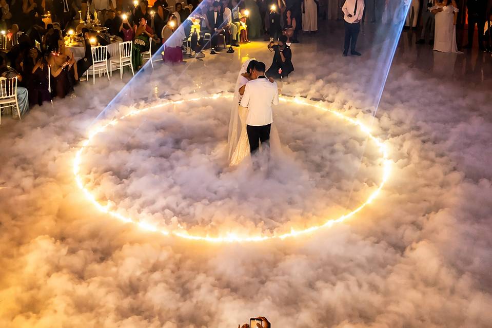 Ouverture de bal lazer et fumé