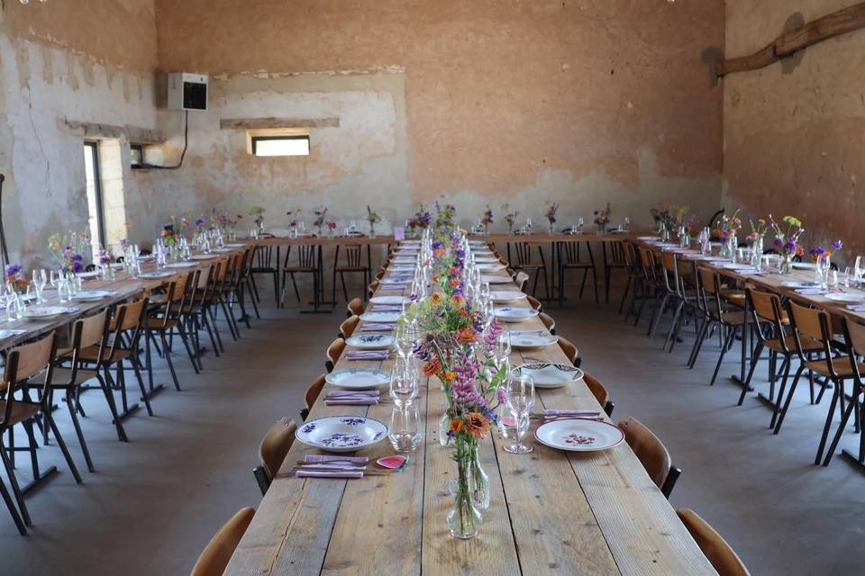 Salle et tables de mariage