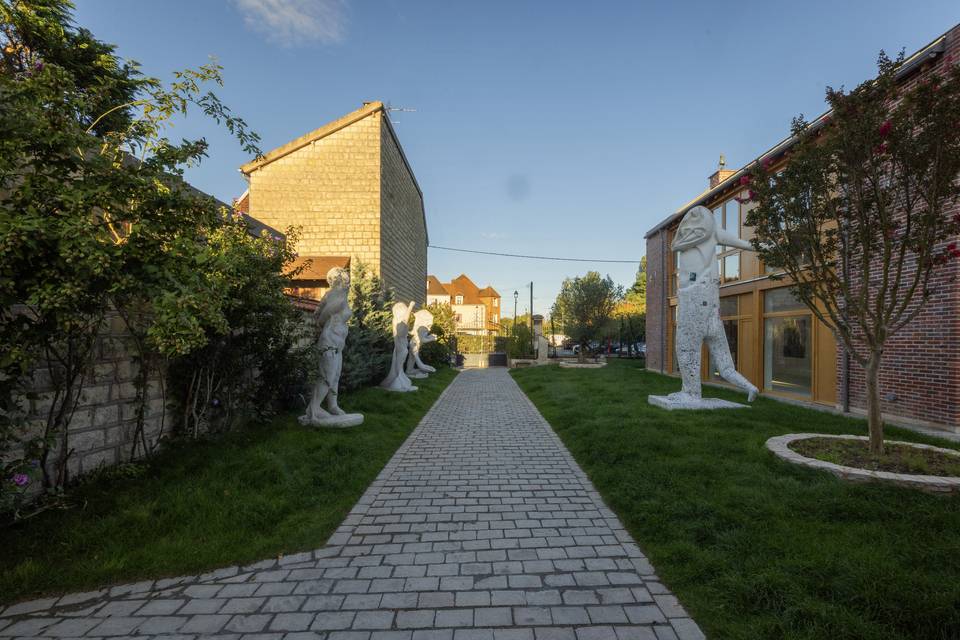 L'allée d'entrée