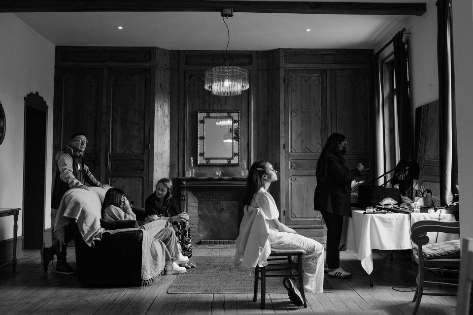 Mise en beauté dans le salon 