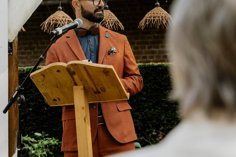 Officiant cérémonie Laïque
