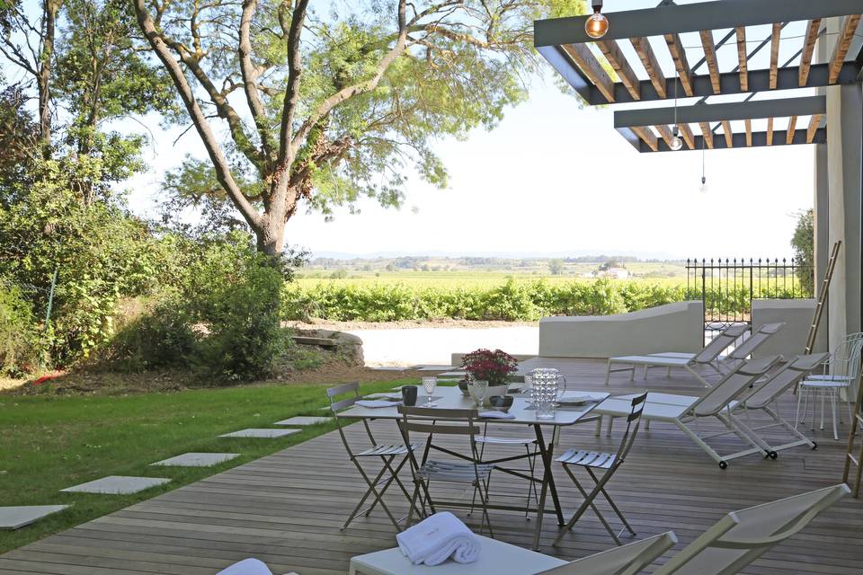 Terrasse et vue sur montagne