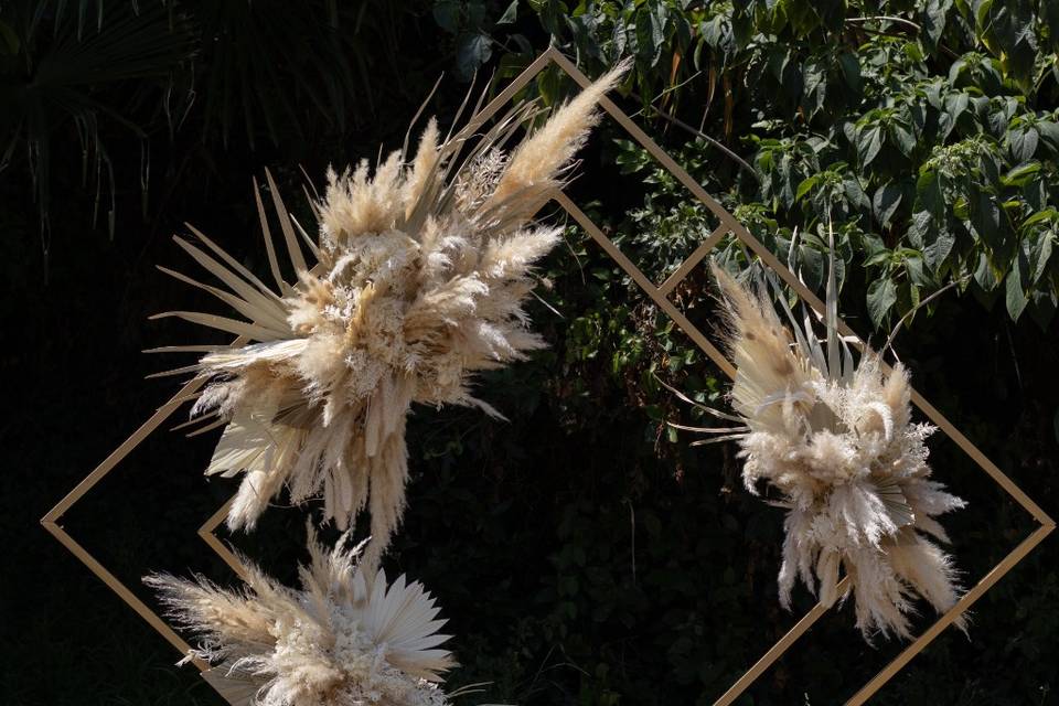 Arche de fleurs séchées