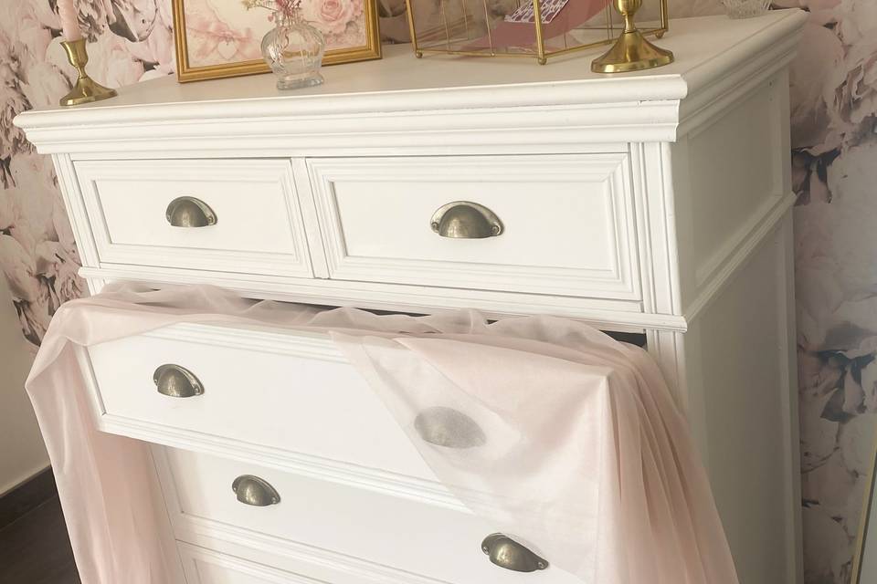 Commode & Urne