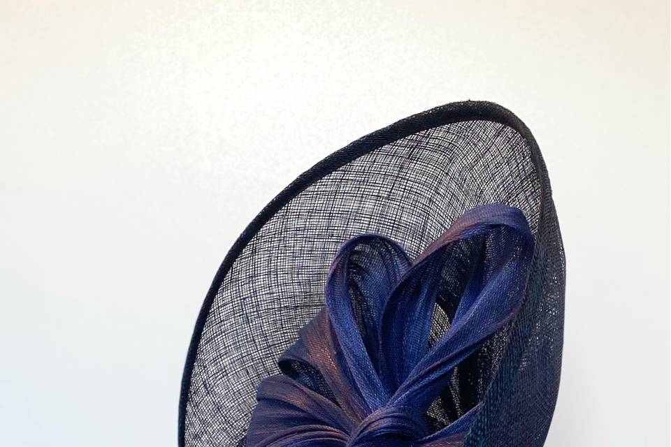 Grand relevé asymétrique bleu
